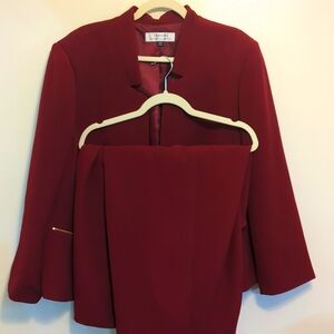 Tahari Arthur S. Levine 20W Merlot colored 2 piece Blazer & Skirt Set